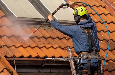 Démoussage et hydrofuge de toiture à Coudes